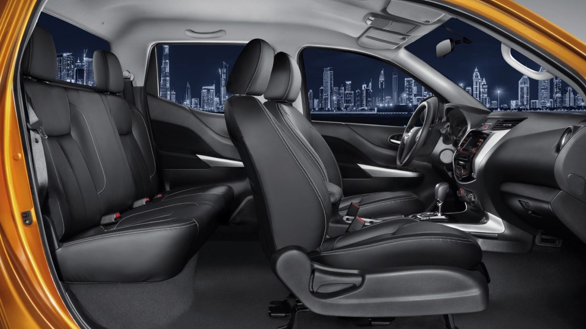 Nissan Navara Passenger Side Interior Profile Cutaway